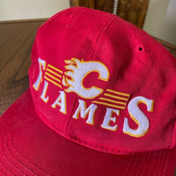 Red Fleury Embroidered Cap - Picture 2 of 5